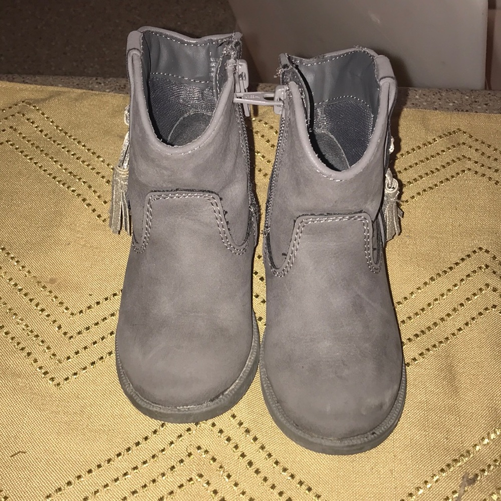 Girls size 7 gray leather boots